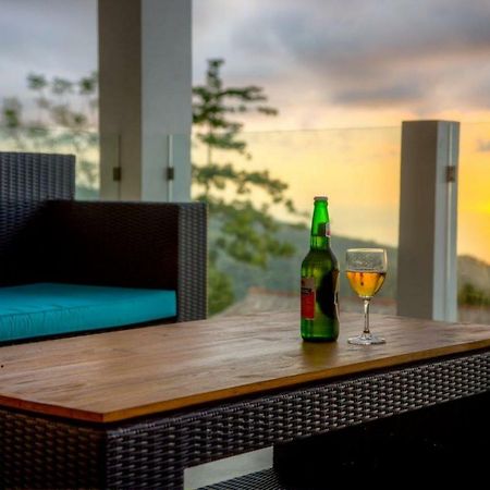 Villa Putih ロヴィーナ エクステリア 写真