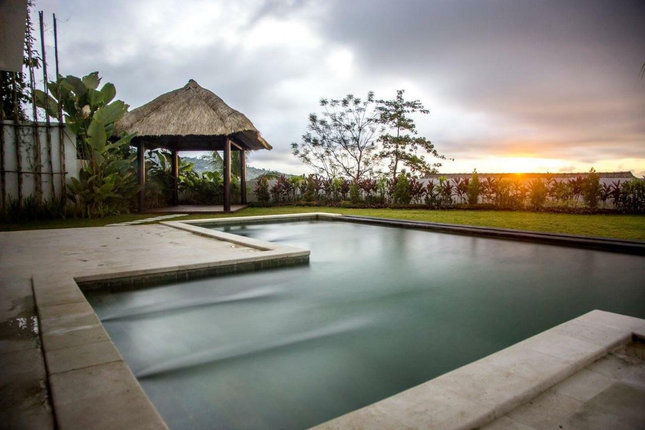 Villa Putih ロヴィーナ エクステリア 写真